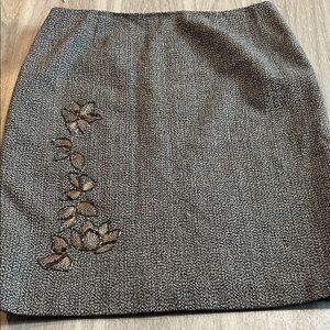 Nine West Mini Skirt with Embroidered Floral Design(70% WOOL)